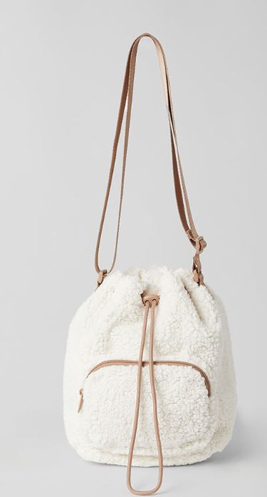 COZY SHERPA BUCKET BAG