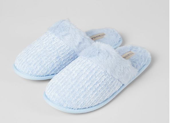WOMEN’S COZY CHENILLE SLIPPERS