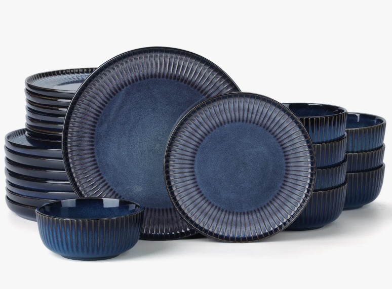 nutribullet Slow Juicer, Slow Masticating Juicer Machine, Easy to Clean, Quiet Motor & Reverse Function, BPA-Free, Cold Press Juicer with Brush, 150 Watts, Charcoal Black, NBJ50300, 24-oz