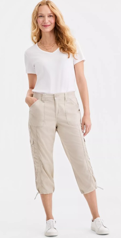 Women’s Mid-Rise Cargo Capri Pants