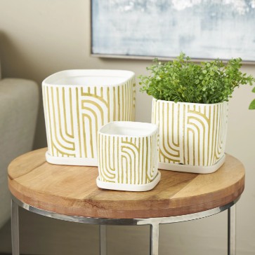 Bayberry Lane Outdoor Geometric Planter (Set of 3)