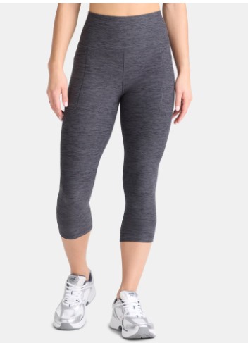 Athletic Works Women’s and Women’s Plus ButterCore Capri Leggings with Pockets, 21″ Inseam, Sizes XS-4X