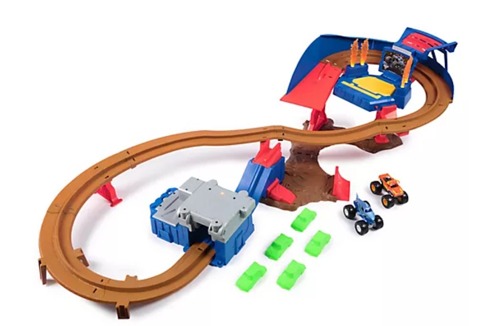 Monster Jam Supercharge Speedway Playset with 2 Monster Trucks Spin Master Toy